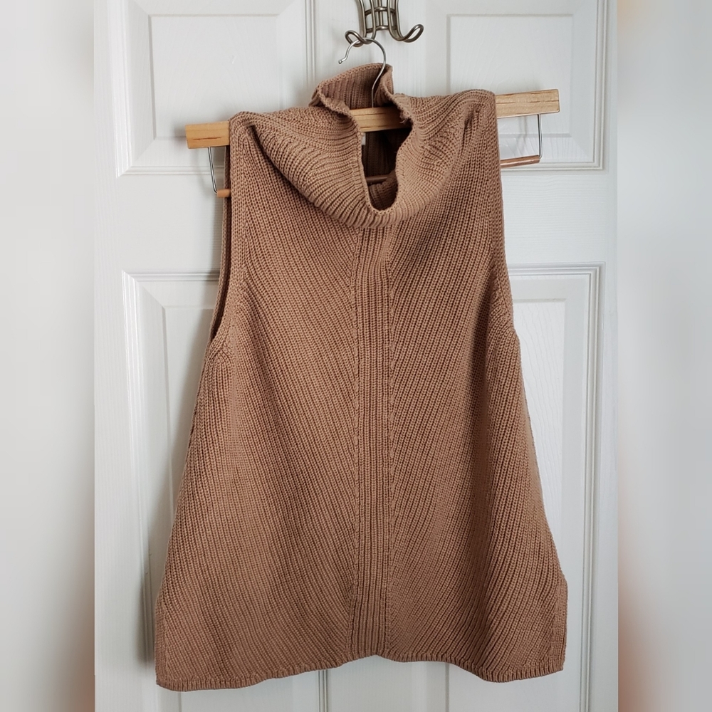 Max Studio Sleeveless Sweater